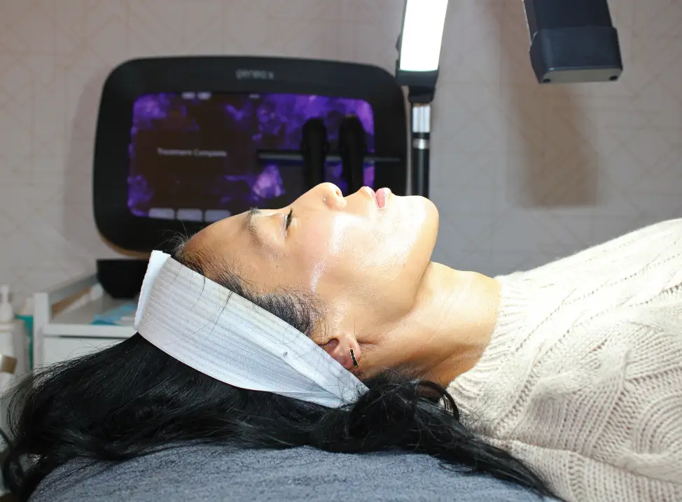 Glo2 Oxygen Facial by Geneo in Cleveland, OH. Bodytonic Medspa